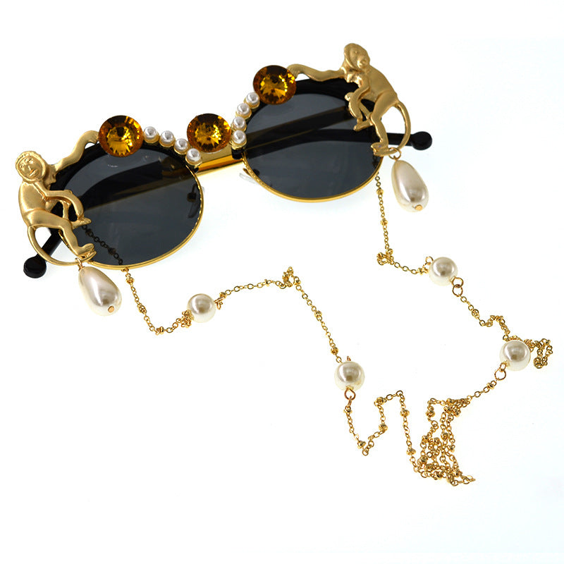 European and American exaggerated female trend board carved monkey pearl crystal sunglasses European station front cool sunglasses