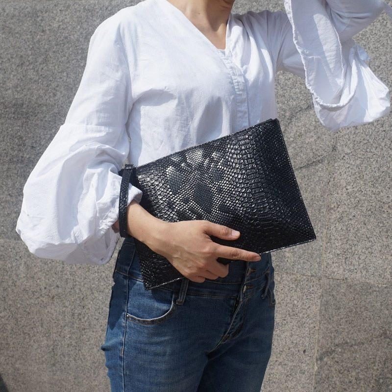 Fashion 3D Python pattern Women Clutch Bag Brand Design Party Envelope Clutches for ladies wallet Free Card Handbag