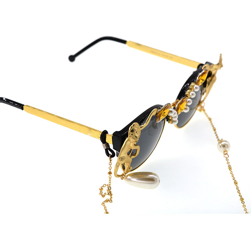 European and American exaggerated female trend board carved monkey pearl crystal sunglasses European station front cool sunglasses