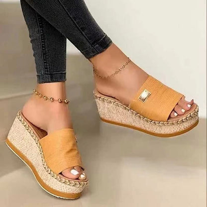 Women's sandals, casual sponge cake, sloping heels, and wearing sandals outside