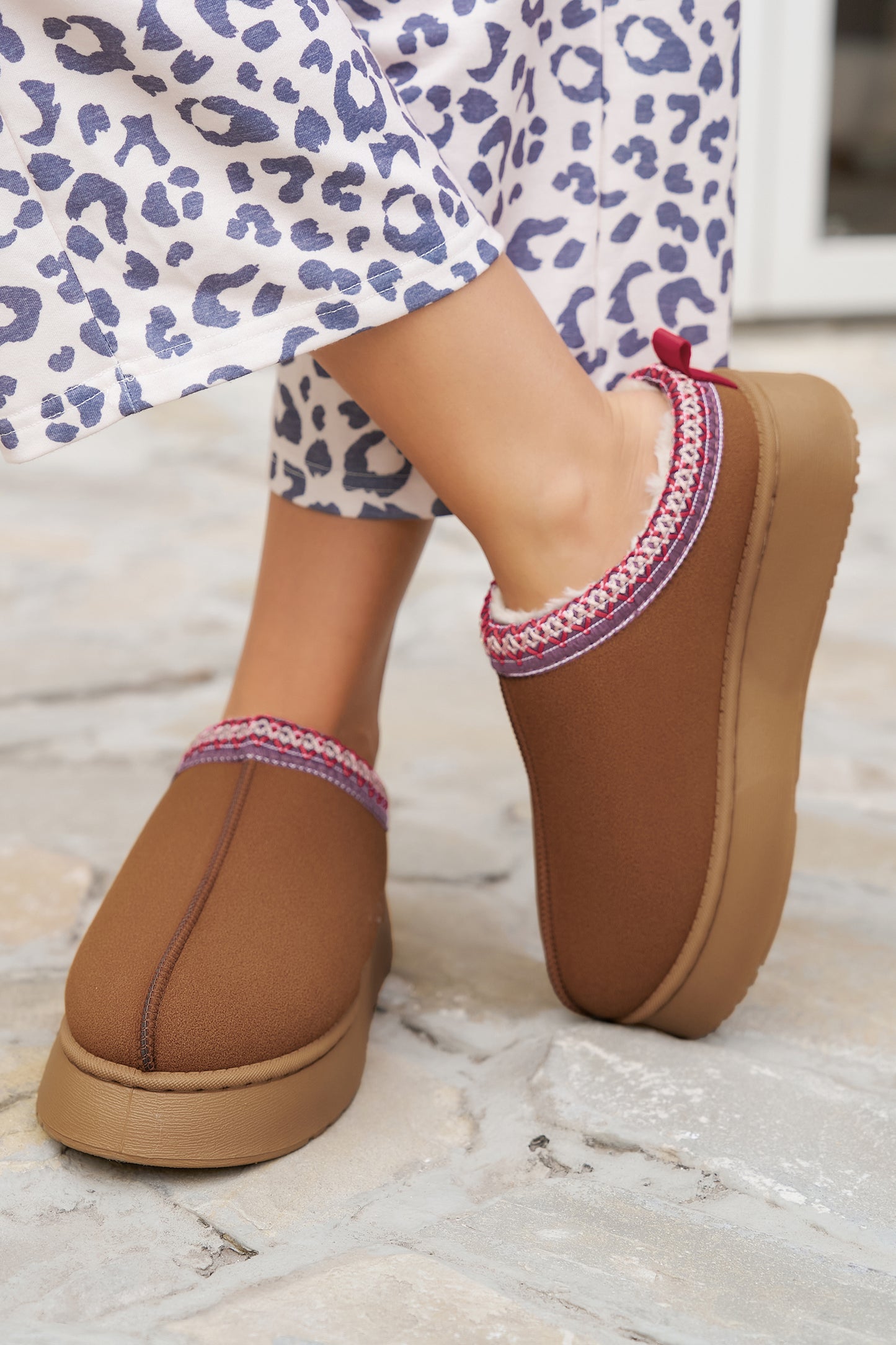 Contrast Print Suede Plush Lined Platform Slippers