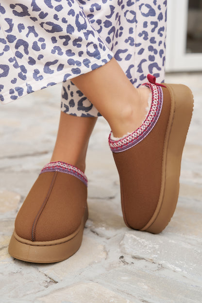 Contrast Print Suede Plush Lined Platform Slippers